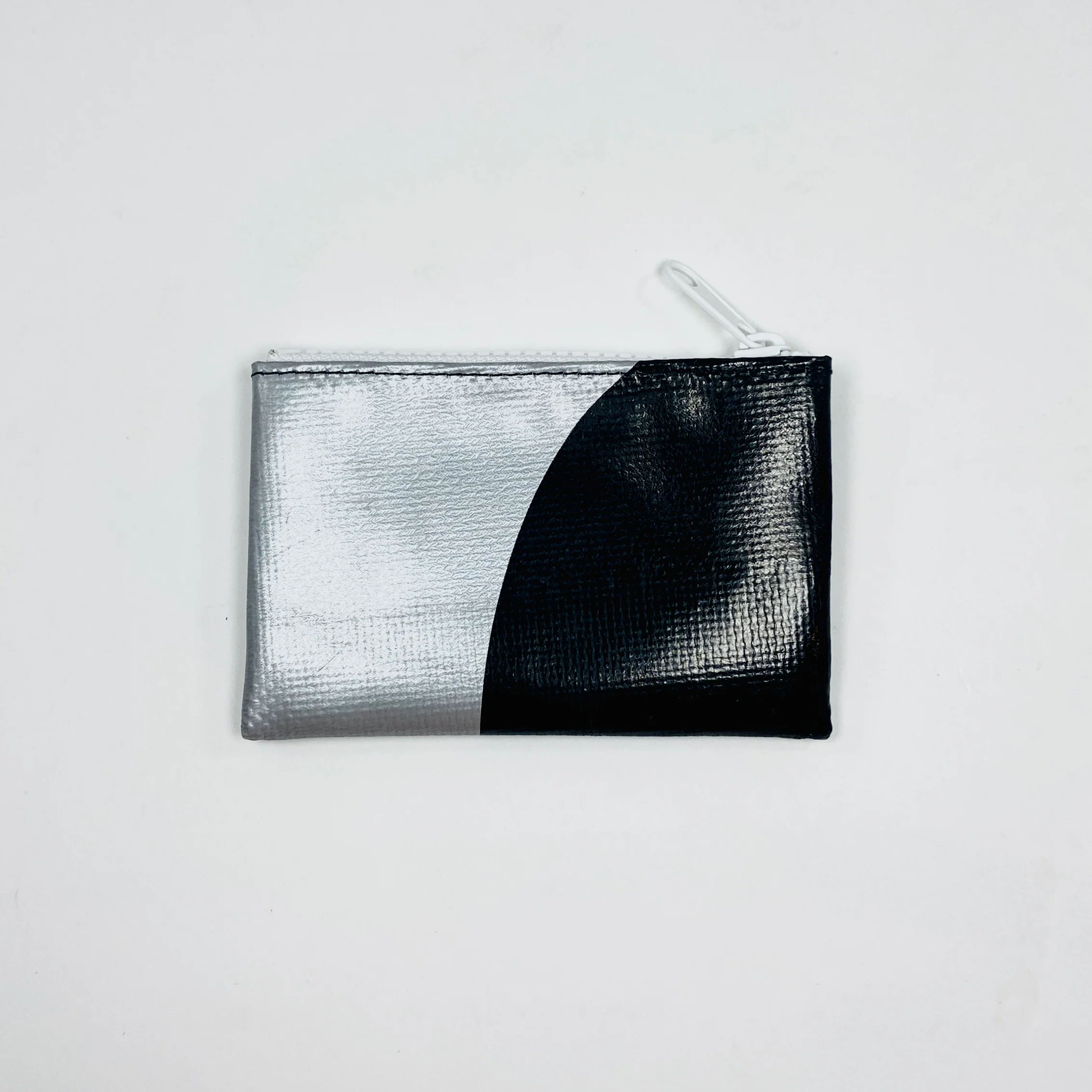 FREITAG F05 - Blair - Black and Silver with White Zip - Image 2