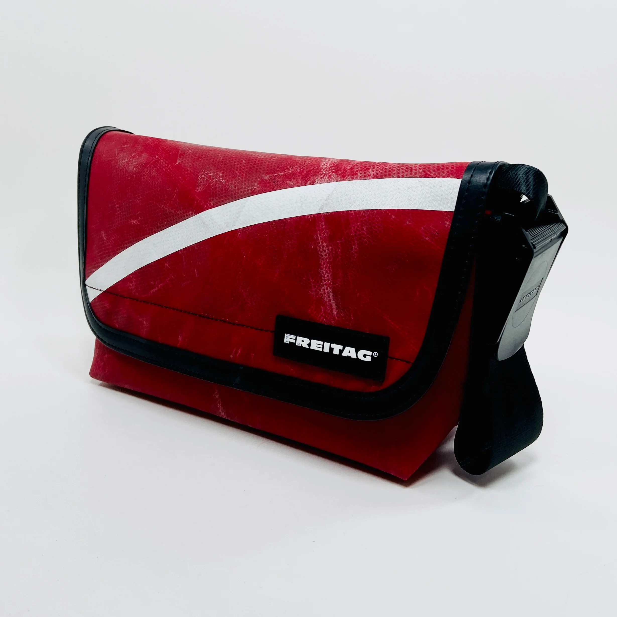 FREITAG F41 - Hawaii Five-0 - Red with White - Image 3