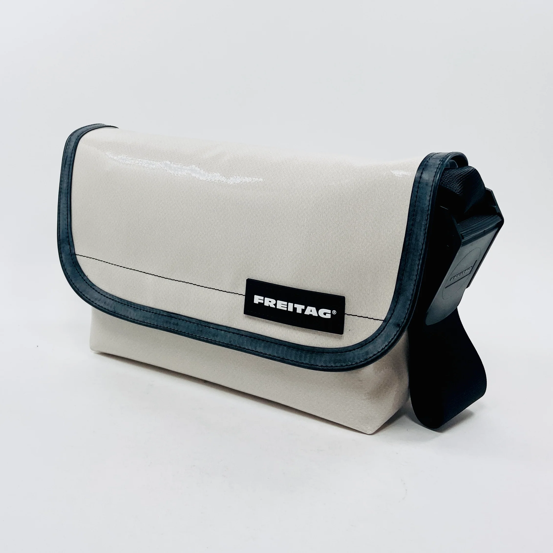 FREITAG F41 - Hawaii Five-0 - Off White - Image 3